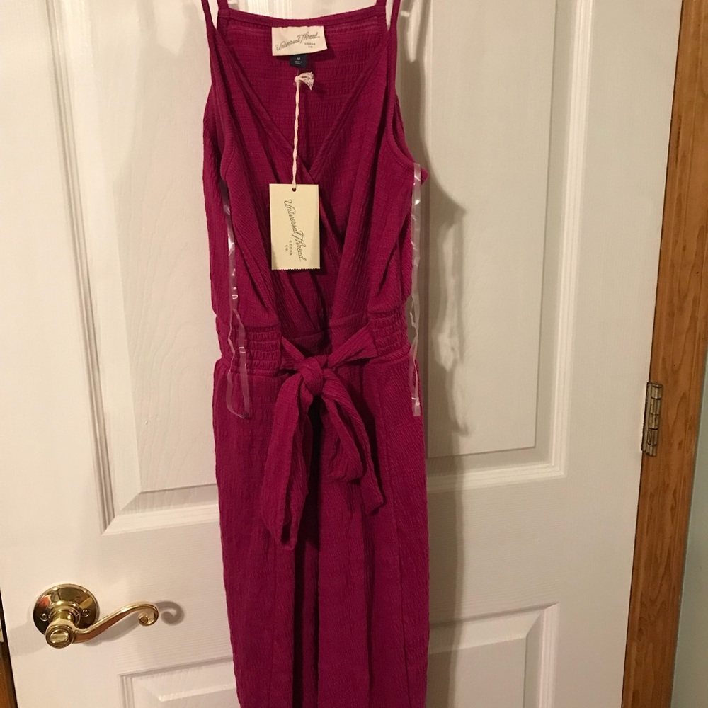 Dress w/ cinched waist & tie